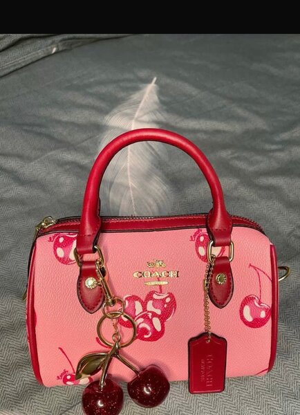 Sac à main rose Coach cerises