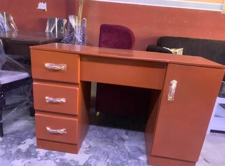 Bureau compact en bois 3 tiroirs