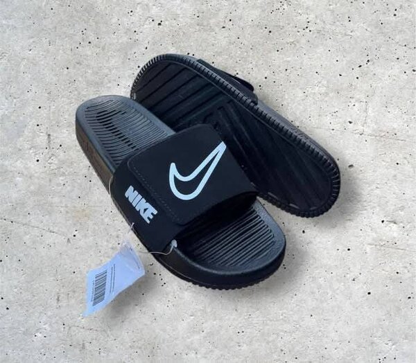 Claquettes noires Nike unisexes