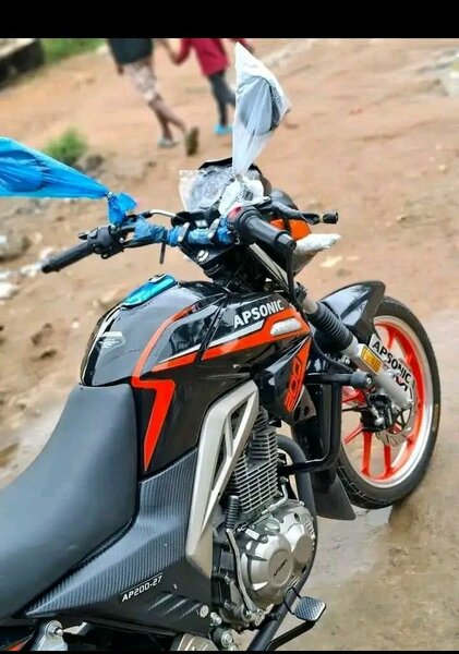 Moto Apsonic rouge et noir