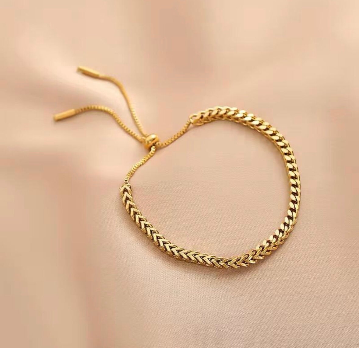 Elegant Gold Chain Bracelet