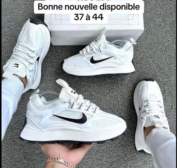 Baskets blanches Nike style