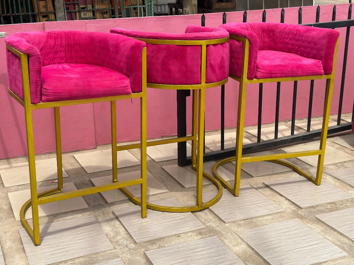 2 in 1 couch/ long chairs