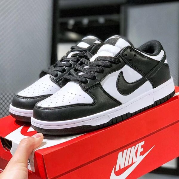 Baskets noires et blanches Nike