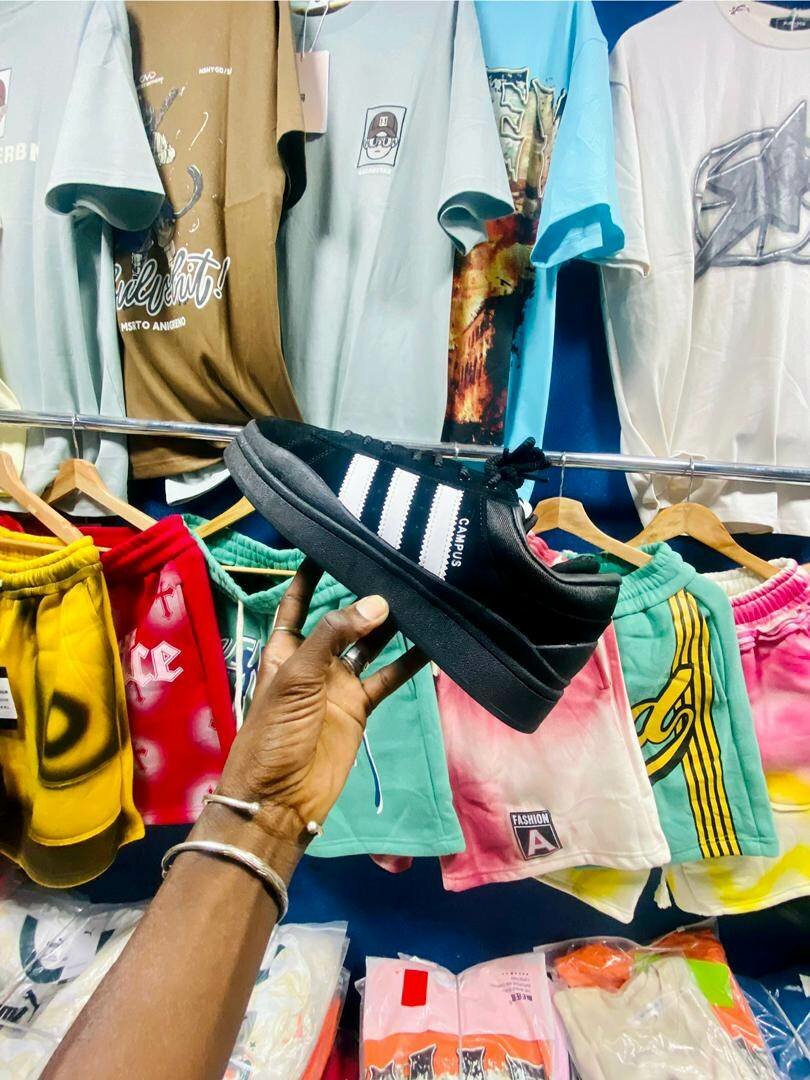 Sneakers en cuir noir