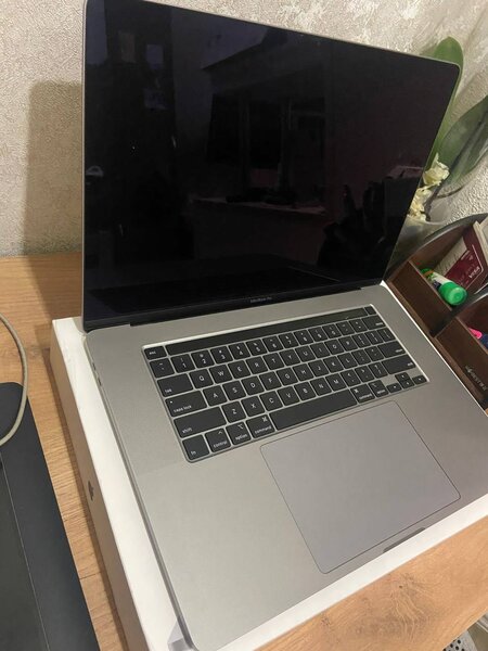 Apple MacBook Pro 16