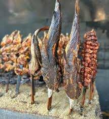 Poulet et poisson piqué