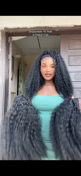 Perruque volumineuse bouclée