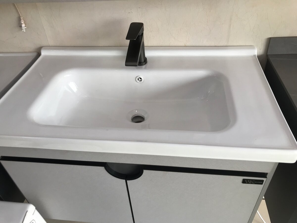 Cabinet basin
