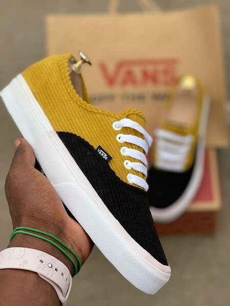 Une paire de vans