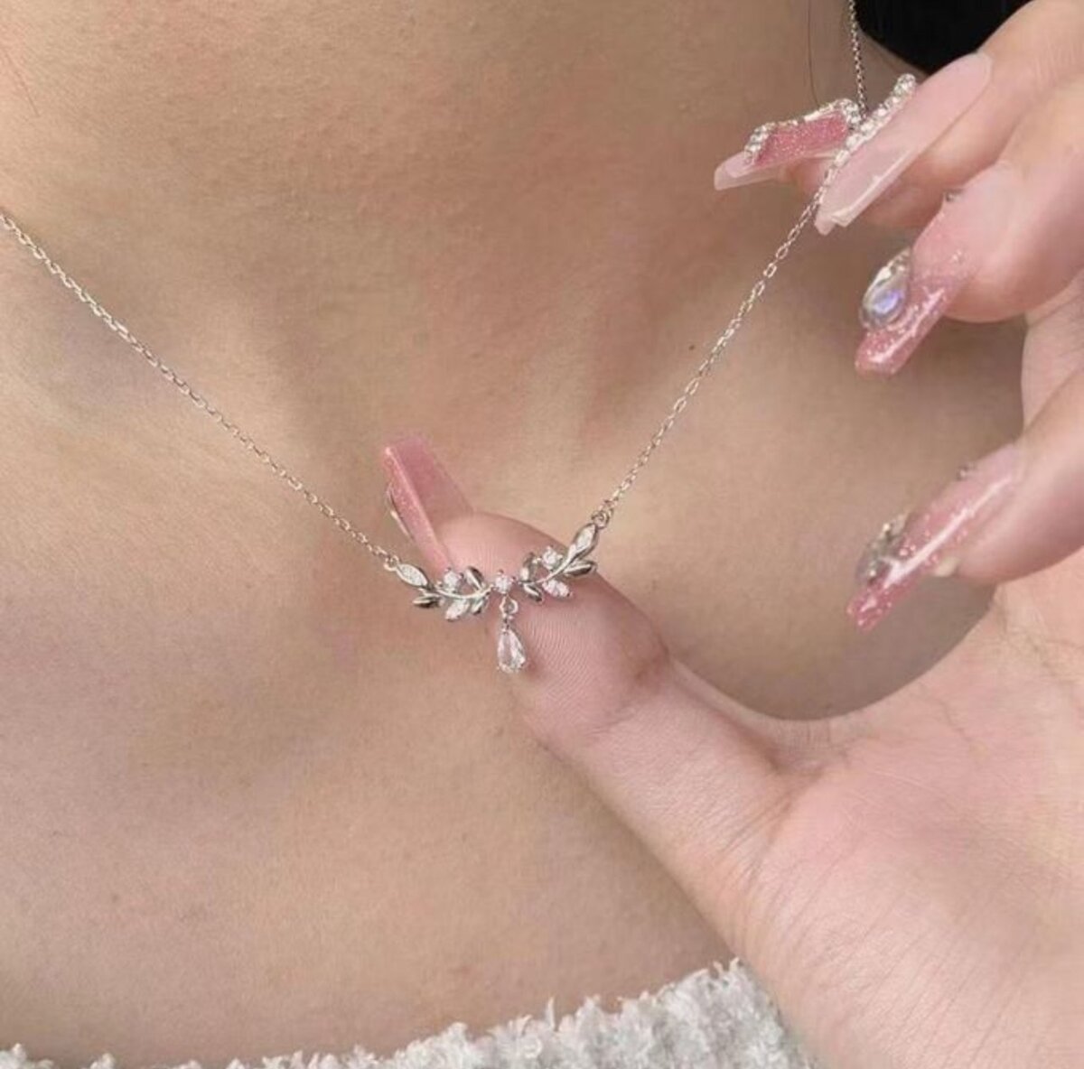 Women Simple Necklaces Chain Leaves Pendant Silver Necklace