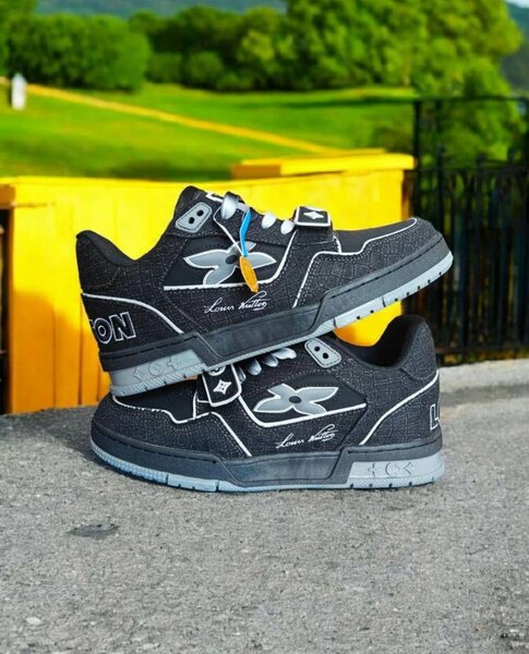 Baskets noires mode urbain