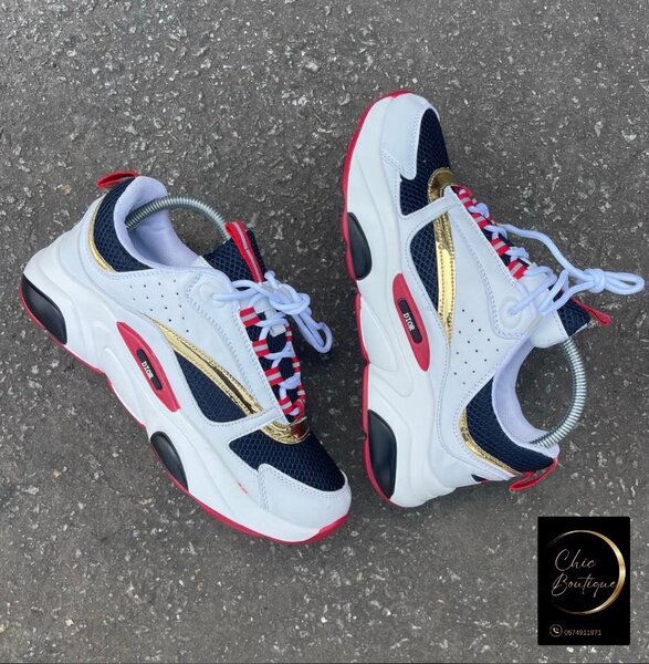 Baskets Dior avec carton