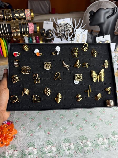 Set élégant de bagues dorées