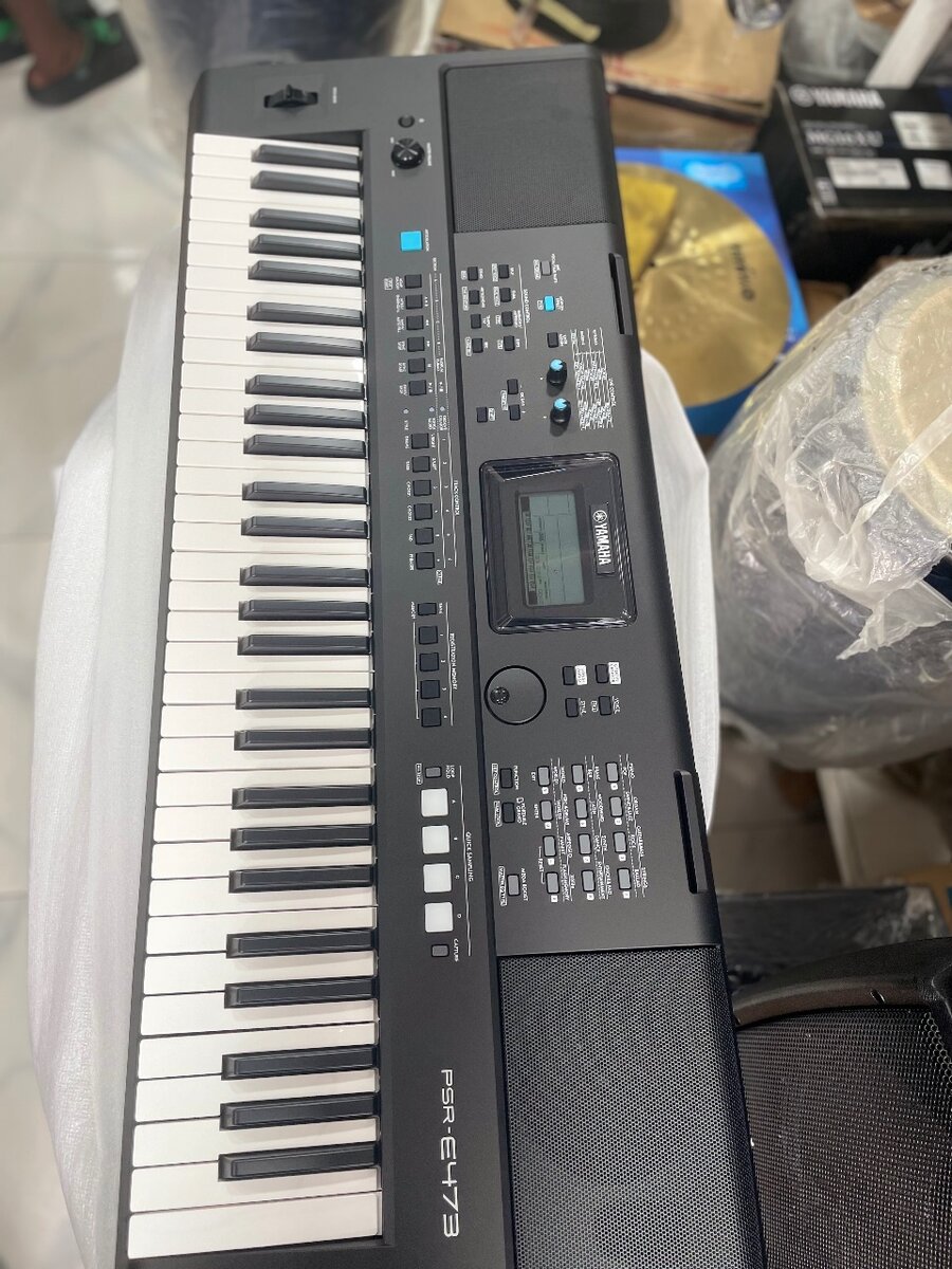 PIANO PSR E : 473 YAMAHA ( TRÈS EFFICACE ) 