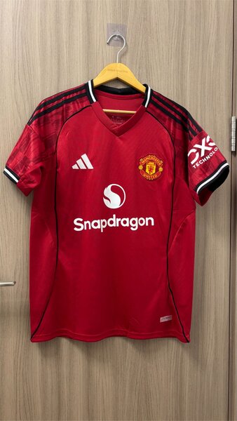 Maillot de football rouge