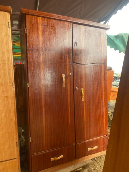 Armoire en bois élégante