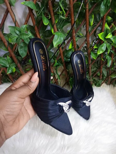 ladies heeled slippers