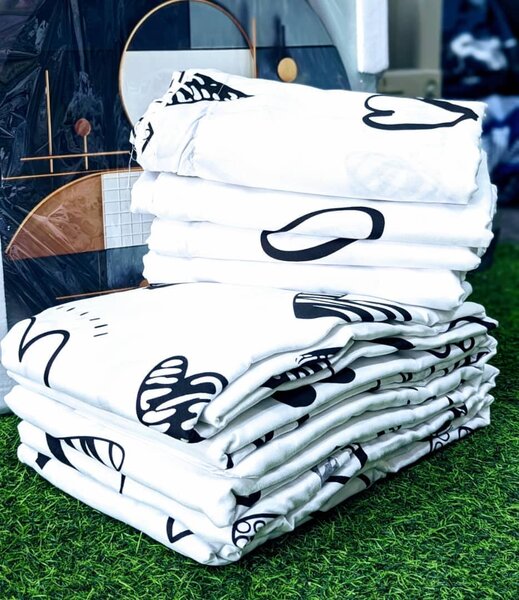  set includes 2 bedsheets and 4 pillowcases.