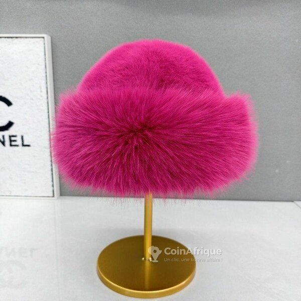 Chapeaux en fausse fourrure colorés