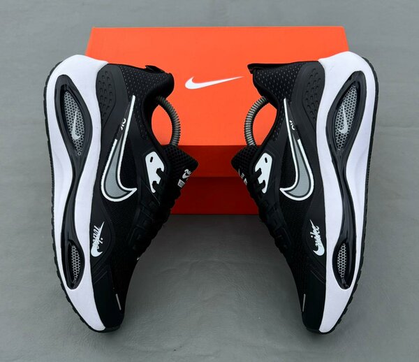 Chaussures Nike Air Max noir et blanc