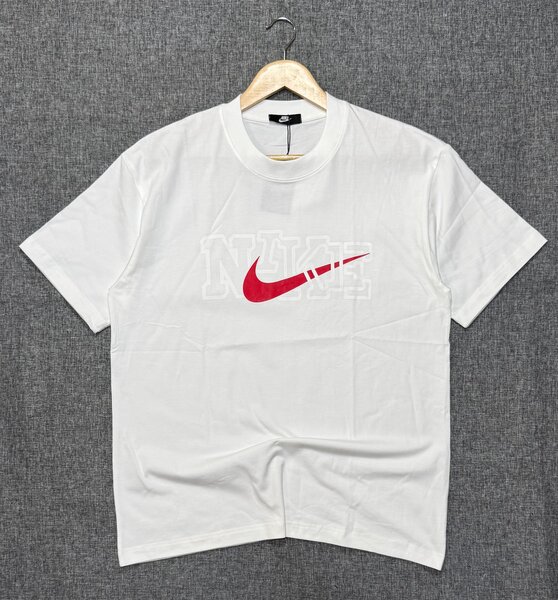 T-shirt logo moderne unisexe