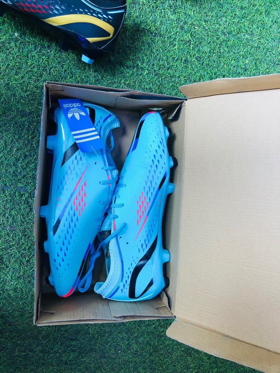 High quality soccer boots on promotion