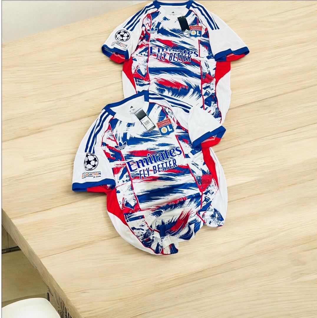 Maillots de football colorés