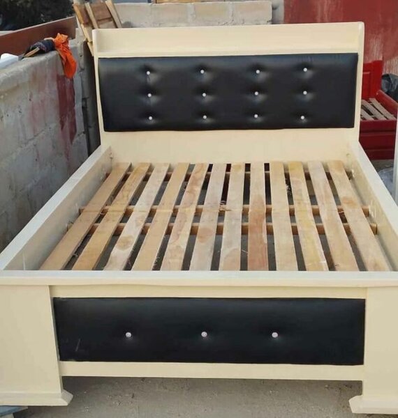 Lit double avec rangement