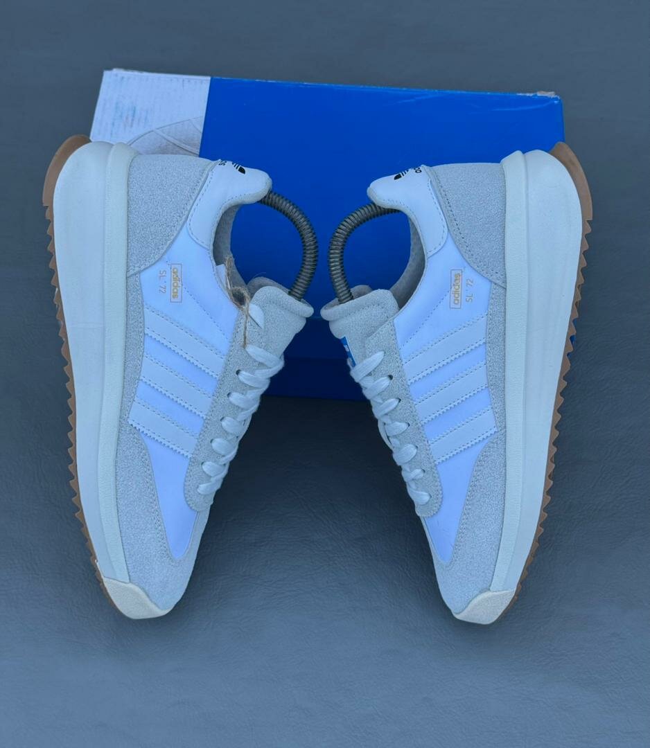 Chaussures Adidas blanches homme