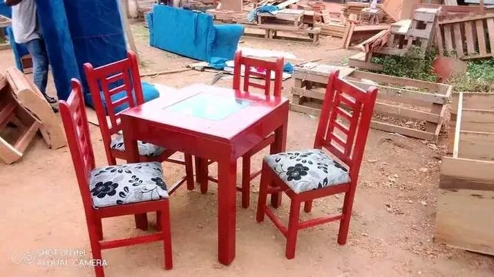 Ensemble table et chaises salle à manger
