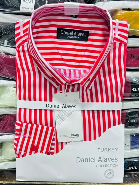 Chemise à rayures rouges