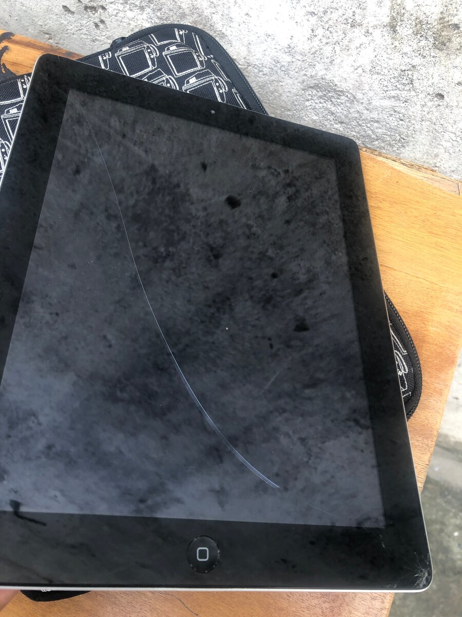 iPad 32GB Écran Fissuré bloqué