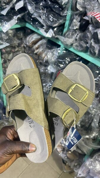 Sandales en suède pour hommes