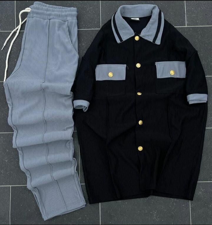 Tenue de survêtement rayée élégante