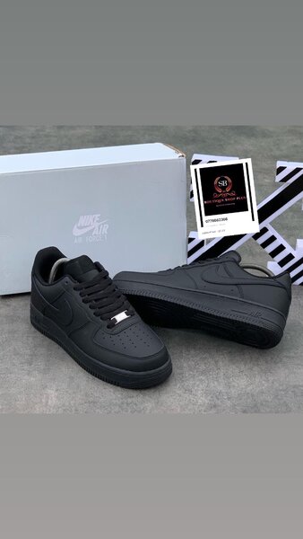 Basket Nike air force  dans sa boîte