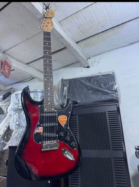 Guitare électrique rouge Fender