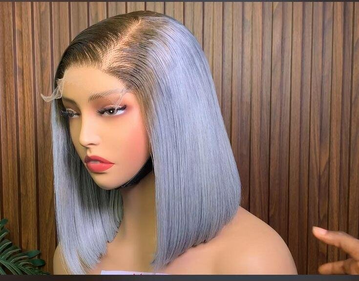 Perruque grise droite