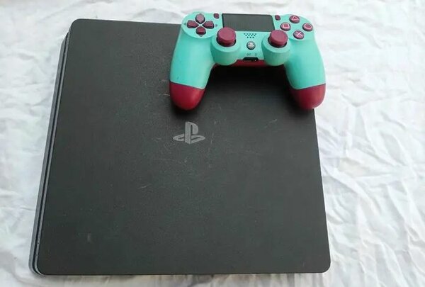 Console PlayStation 4 Slim 1To