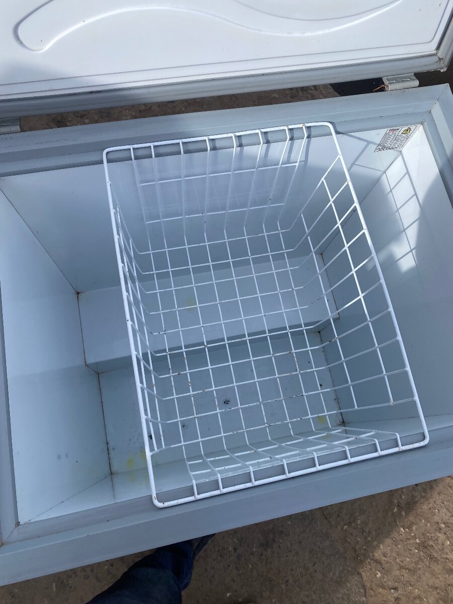 Univa Deep freezer (210L)