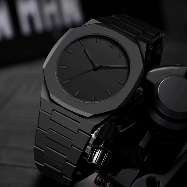 Montre élégante noire