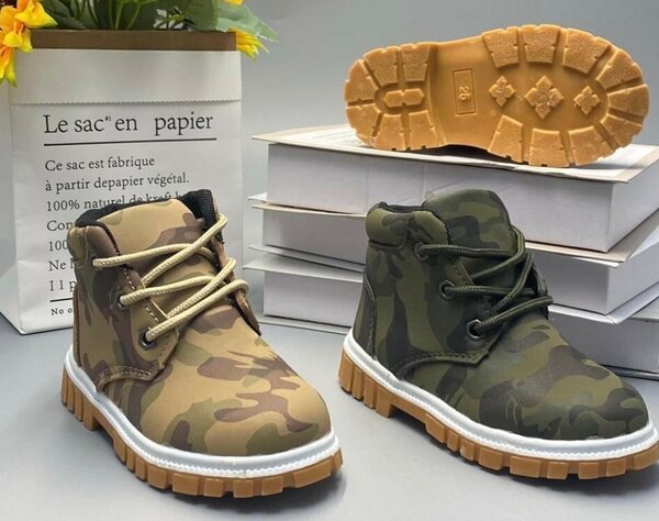 Chaussure pour enfant garçon comme femme