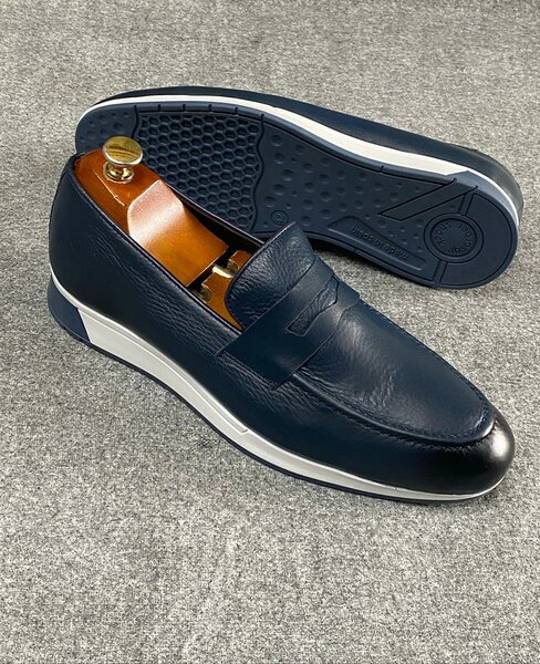 Sneaker en cuir bleu