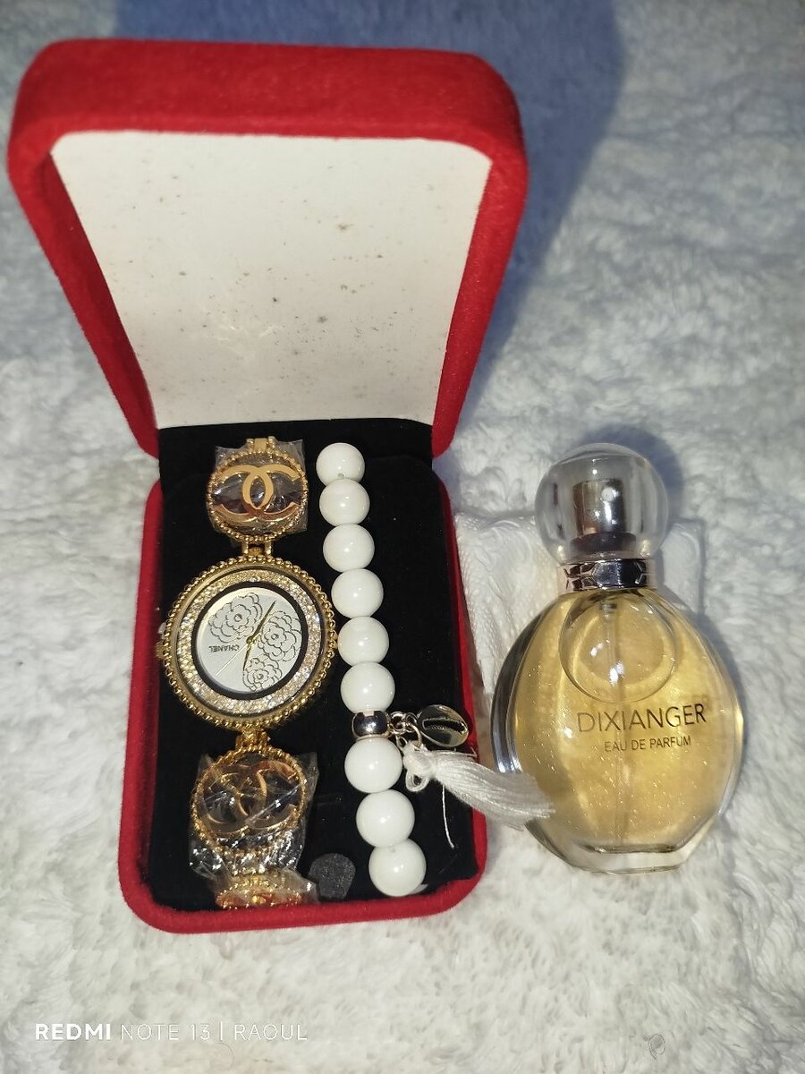 Montre, bracelet accompagné d'un parfums Dixianger