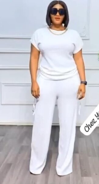 veste et pantalon blancs