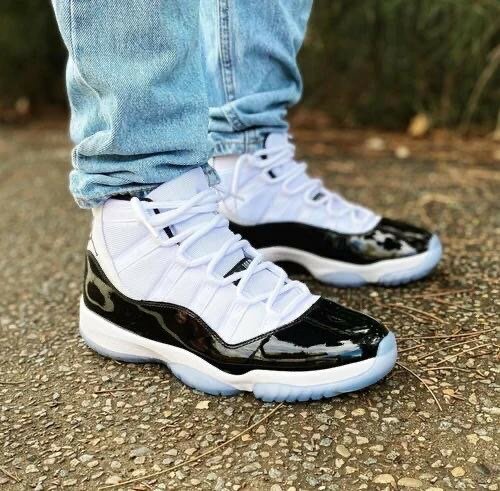 AIR JORDAN 11