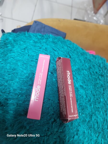 Rhode Rouge a lèvre teintee