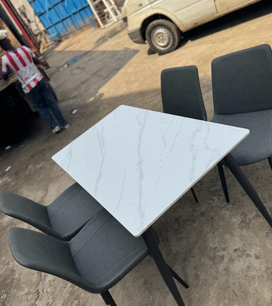 Table a manger 4 places