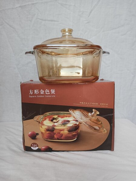 Cocotte carrée en verre doré