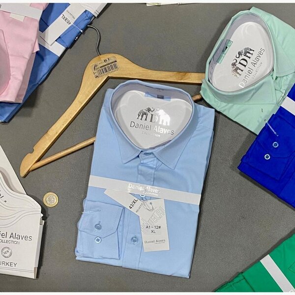 Chemise simple et pour costume